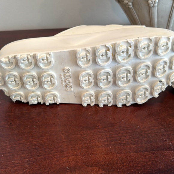 Gucci slide. AUTHENTIC
Embossed Interlocking GG GUCCI - Picture 4 of 9